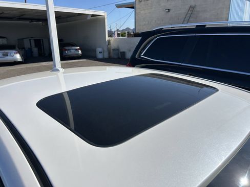 Used 2012 Lincoln MKZ FWD image 9