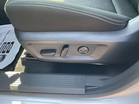 Used 2025 Nissan Rogue SV FWD image 11