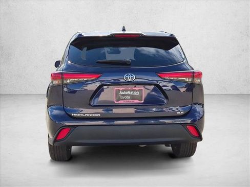 Used 2021 Toyota Highlander XLE FWD image 7