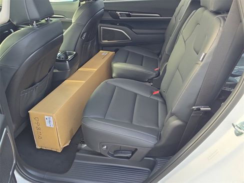 New 2025 Kia Telluride S image 19