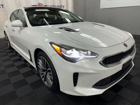 Used 2018 Kia Stinger Premium AWD/4WD image 2