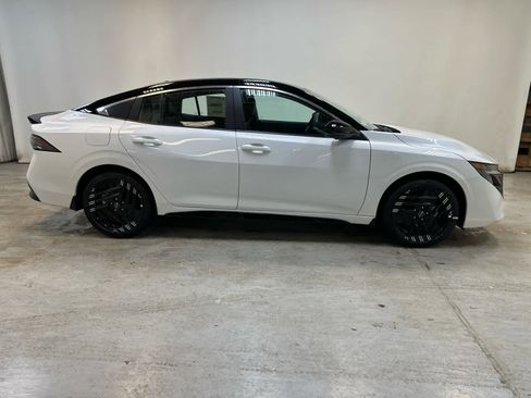 New 2026 Nissan Sentra SR w/ SR Premium Package image 8