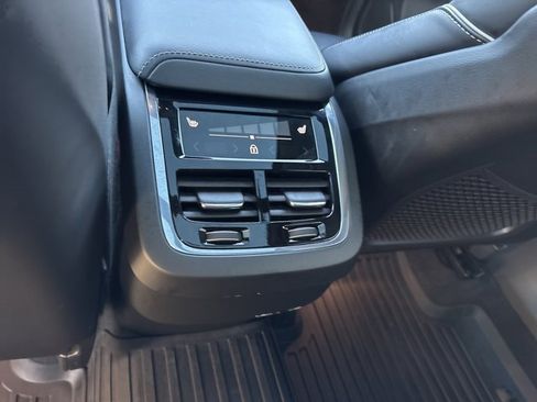 Used 2021 Volvo XC60 T5 R-Design w/ Advanced Package image 18