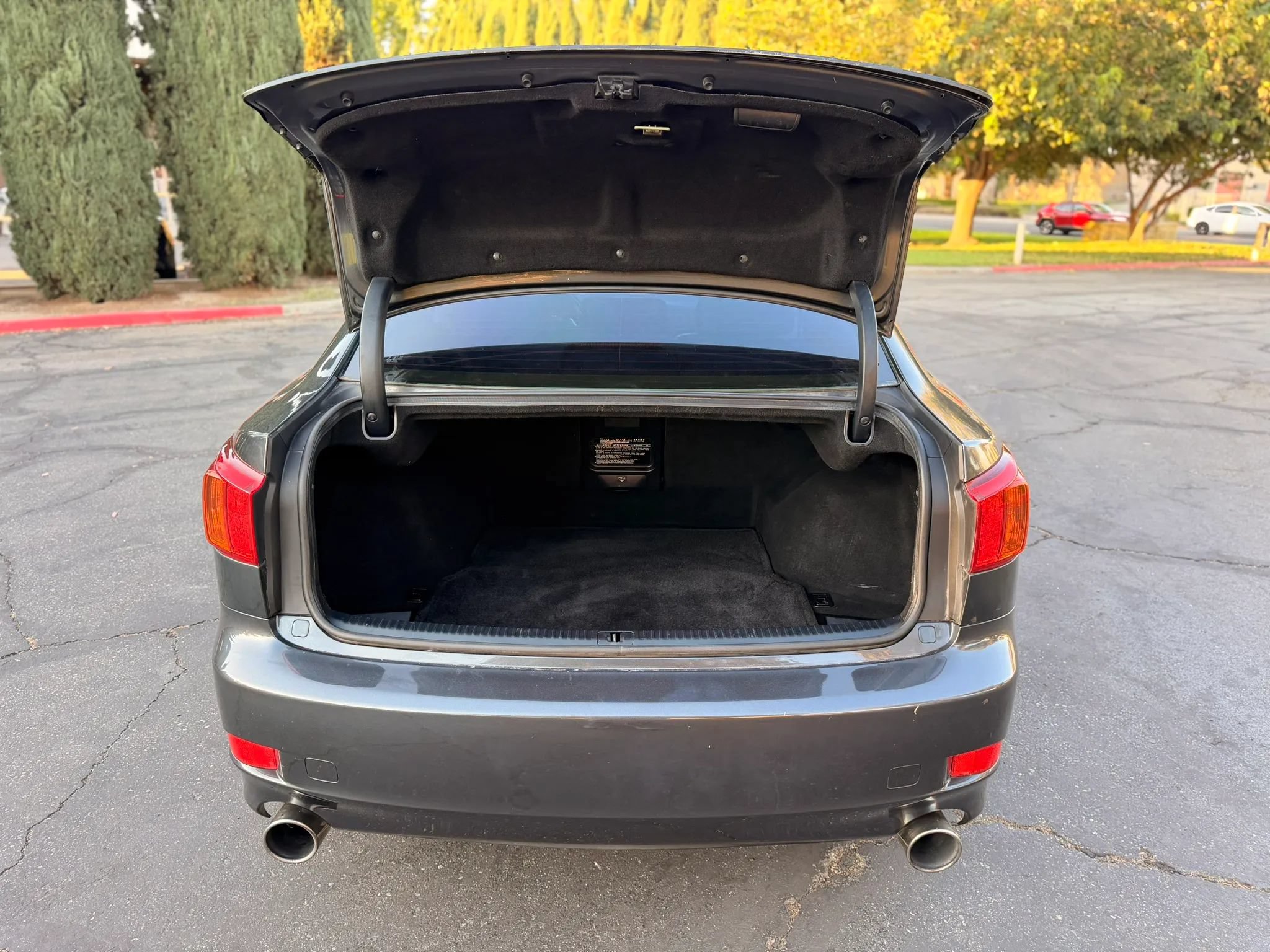 Used 2010 Lexus IS 250 w/ Preferred Accessory Package RWD image 10