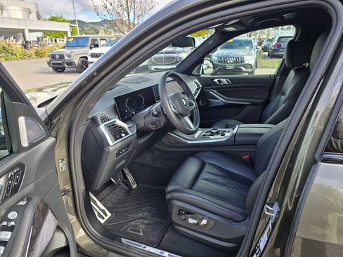 Used 2025 BMW X7 M60i w/ Executive Package image 22