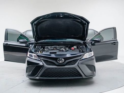 Used 2020 Toyota Camry SE image 16