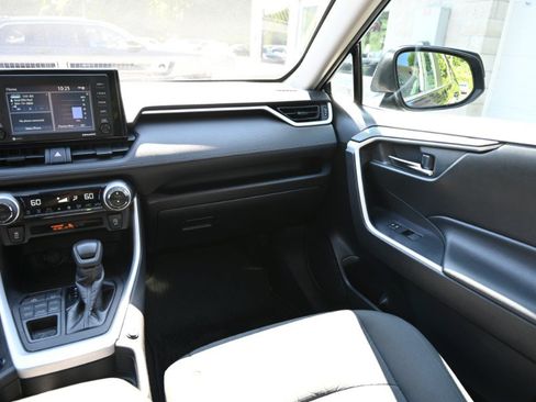 Used 2020 Toyota RAV4 XLE w/ All Weather Liner Package AWD/4WD image 12