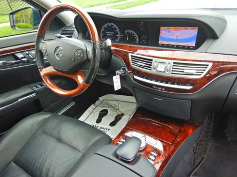 Used 2011 Mercedes-Benz S 550 4MATIC image 5