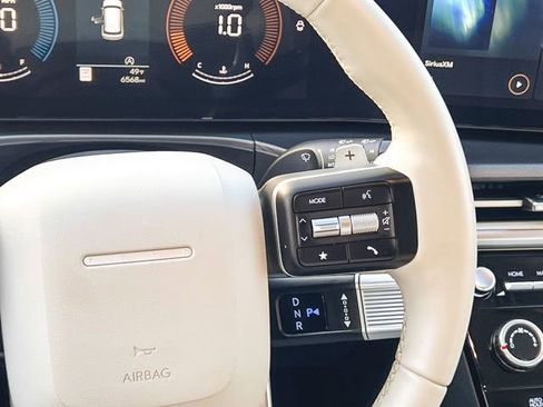 Certified 2025 Hyundai Santa Fe SE image 22