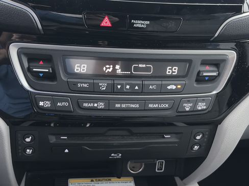Used 2019 Honda Pilot Elite image 13