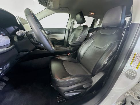 Used 2022 Jeep Compass Latitude FWD image 13