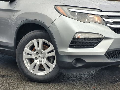 Used 2017 Honda Pilot LX image 4