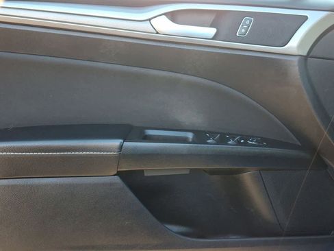 Used 2019 Ford Fusion SE image 16