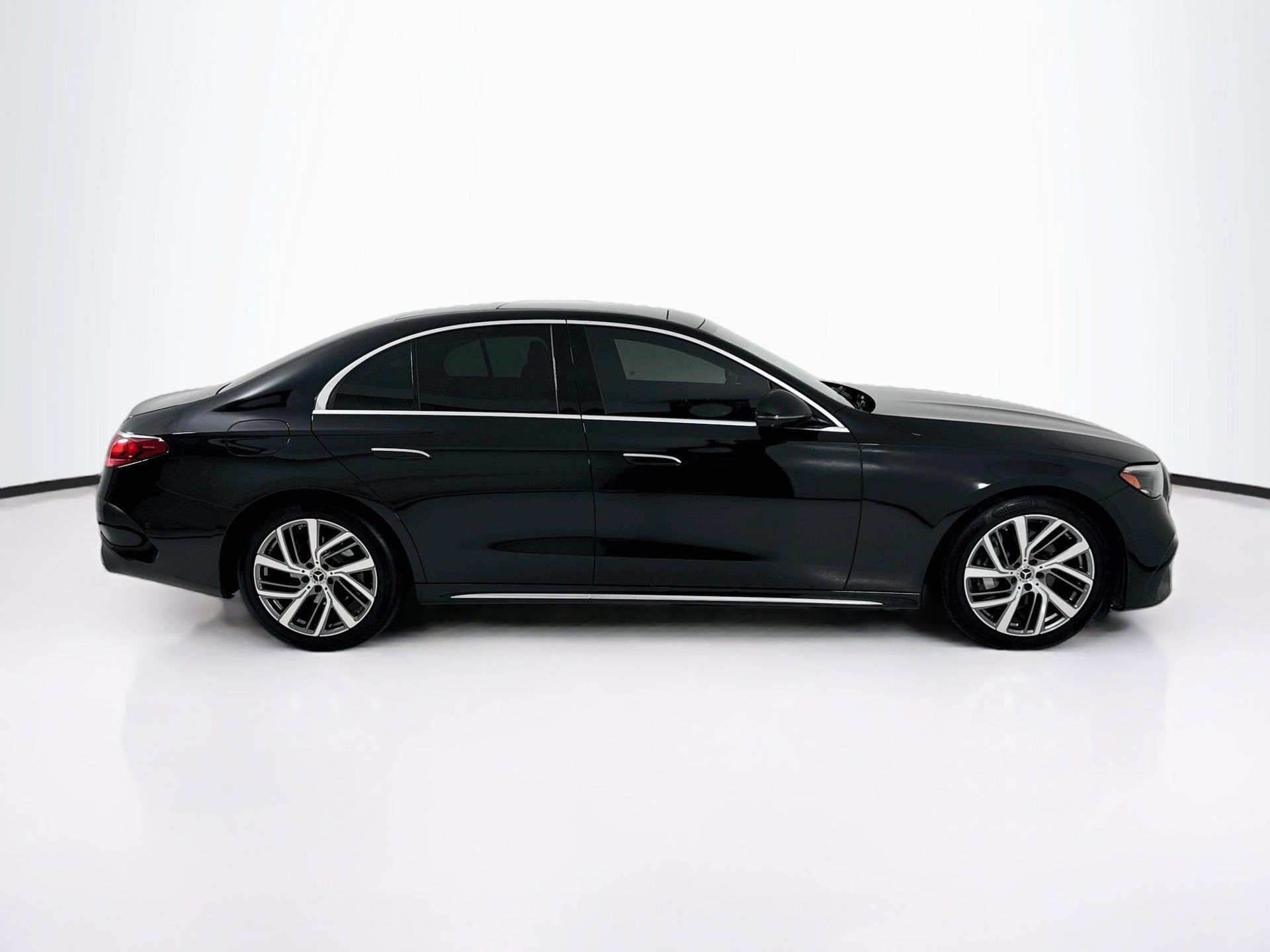 Used 2025 Mercedes-Benz E 350 4MATIC Sedan image 9