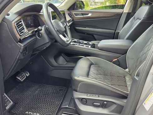 Used 2025 Volkswagen Atlas SEL Premium R-Line AWD/4WD image 9