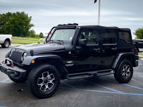Used 2013 Jeep Wrangler Unlimited Sahara w/ Dual Top Group AWD/4WD image 6