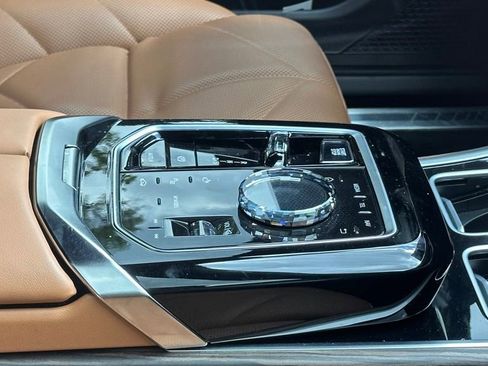 Used 2023 BMW 740i w/ Parking Assistance Package RWD image 5