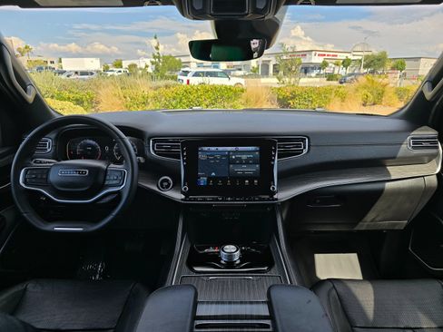 Used 2024 Jeep Wagoneer Series II w/ Flexible Seating Group RWD image 26