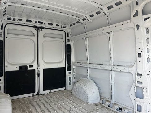 Used 2025 RAM ProMaster 2500 w/ Convenience Group FWD image 5
