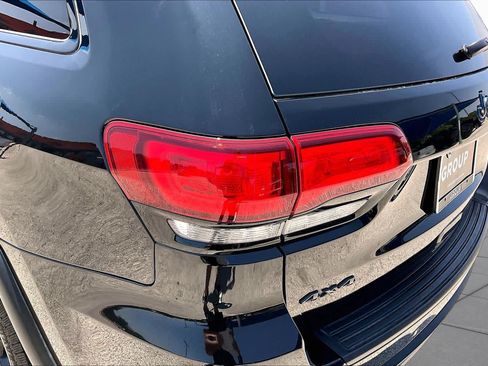Used 2018 Jeep Grand Cherokee Laredo AWD/4WD image 28