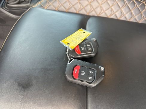Used 2022 Jeep Gladiator Overland image 34