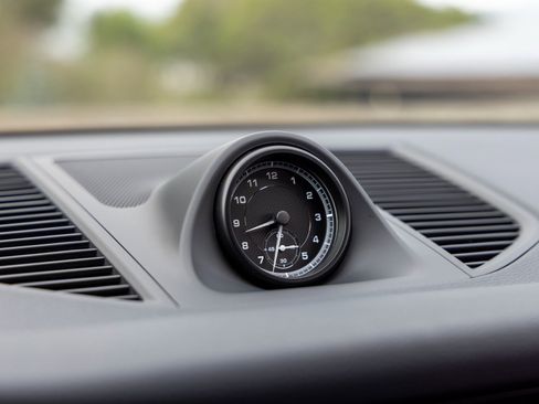 Certified 2025 Porsche Macan image 32