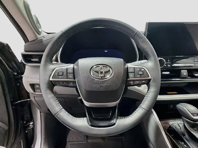 Used 2024 Toyota Highlander Limited AWD/4WD image 9