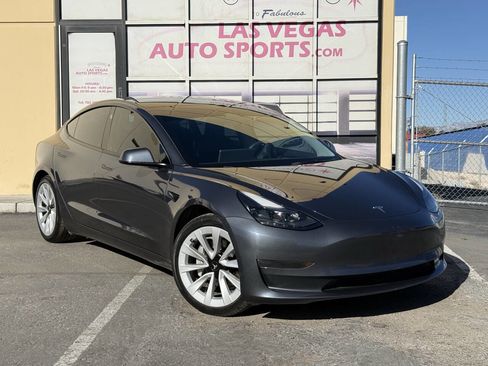 Used 2023 Tesla Model 3 Standard Range image 2