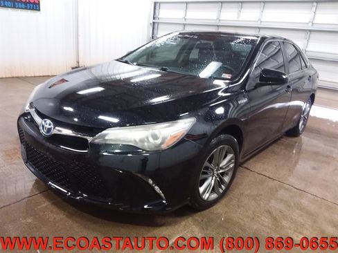 Used 2017 Toyota Camry SE image 4