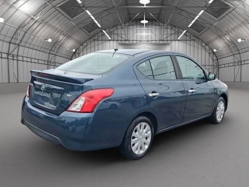Used 2017 Nissan Versa SV FWD image 5