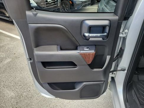 Used 2014 GMC Sierra 1500 SLT w/ SLT Preferred Package AWD/4WD image 9