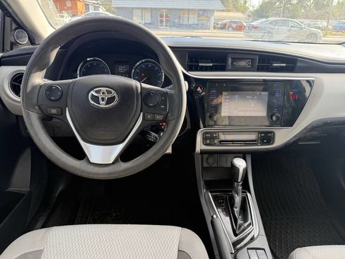 Used 2019 Toyota Corolla LE image 14