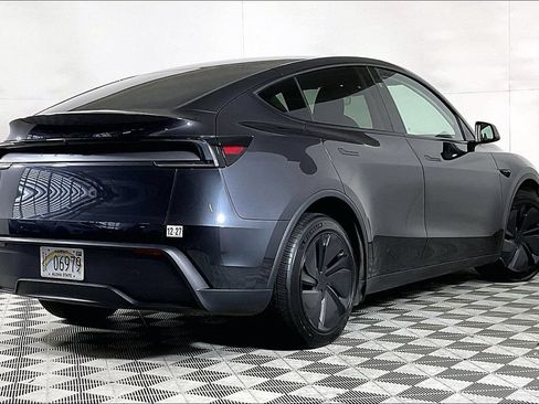 Used 2026 Tesla Model Y Long Range RWD image 9