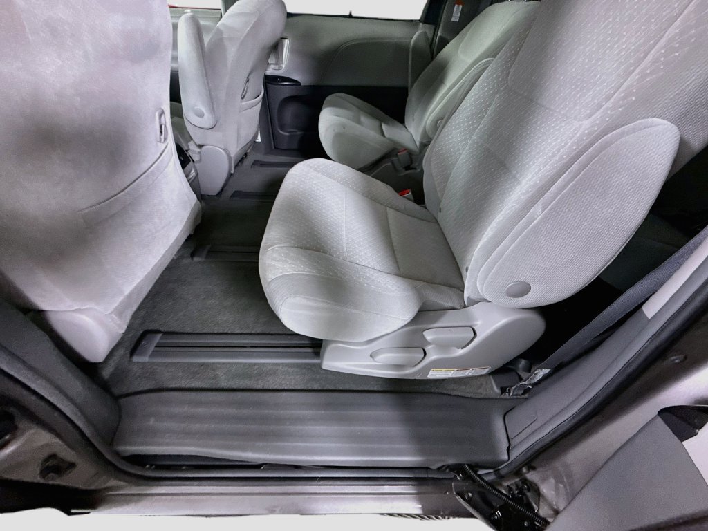 Certified 2019 Toyota Sienna LE AWD/4WD image 27