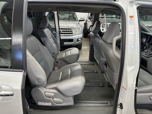 Used 2015 Toyota Sienna XLE AWD/4WD image 15