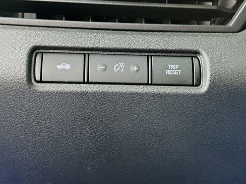 Used 2025 Nissan Altima 2.5 SV image 16