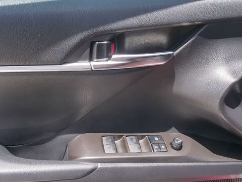Used 2021 Toyota Camry LE w/ Carpet Mat Package (TMS) FWD image 19