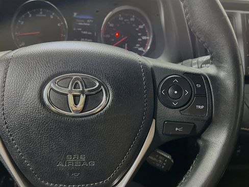 Used 2018 Toyota RAV4 SE image 20