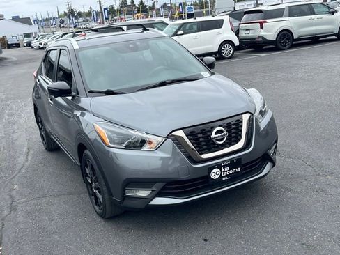 Used 2020 Nissan Kicks SR w/ SR Premium Package FWD image 5