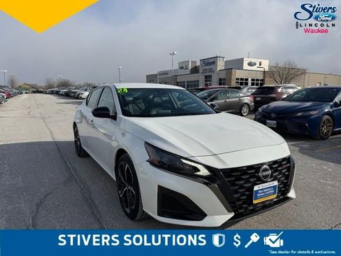 Used 2024 Nissan Altima 2.5 SR image 3