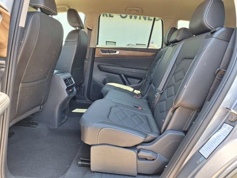 Used 2025 Volkswagen Atlas SE FWD image 11