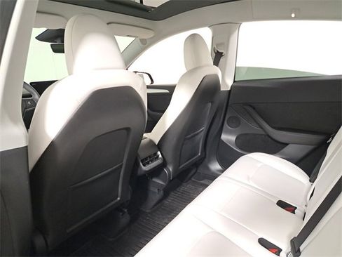 Used 2024 Tesla Model Y Long Range image 11