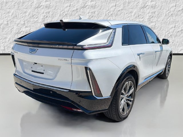 Used 2025 Cadillac Lyriq Luxury AWD/4WD image 3