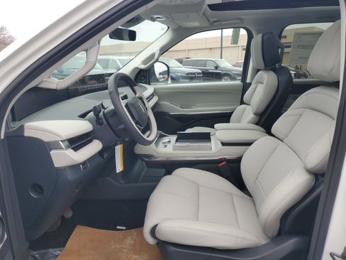 New 2026 Lincoln Navigator Reserve image 12