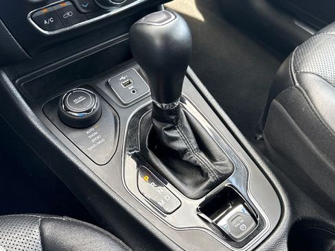 Used 2020 Jeep Cherokee Limited AWD/4WD image 34