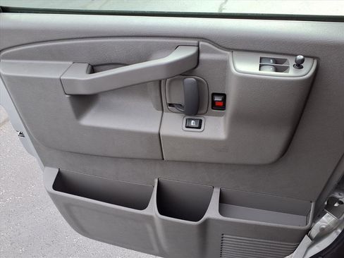 Used 2024 Chevrolet Express 3500 LS w/ Chrome Appearance Package image 16