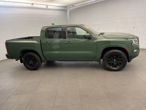 Used 2022 Nissan Frontier SV w/ SV Premium Package RWD image 9