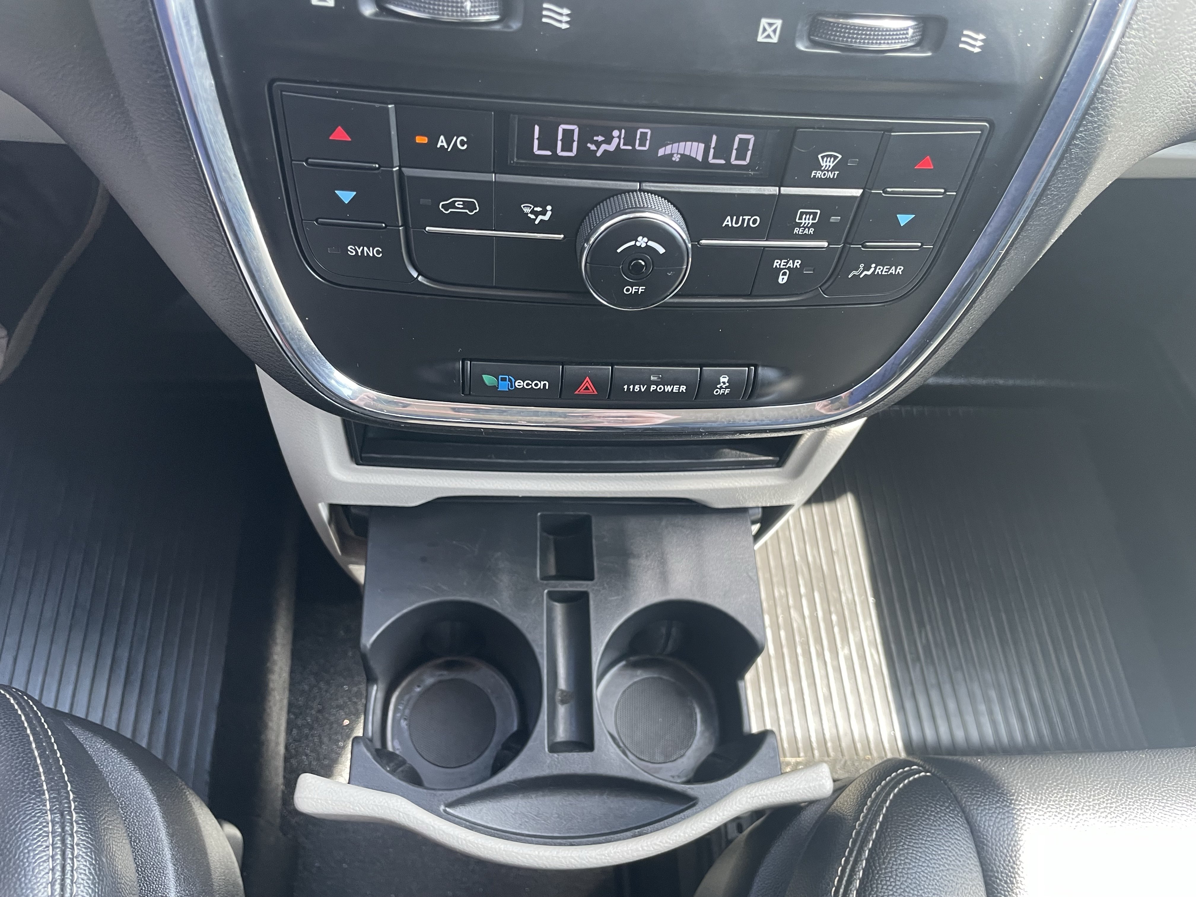Used 2016 Chrysler Town & Country Touring FWD image 21