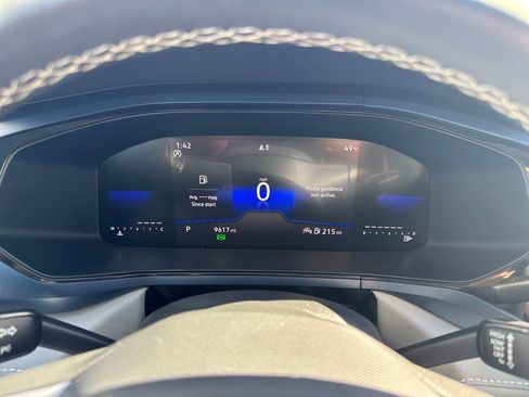 Used 2024 Volkswagen Taos SE w/ Panoramic Sunroof Package image 16