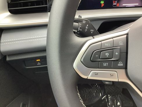 New 2026 Volkswagen Tiguan SE FWD image 24